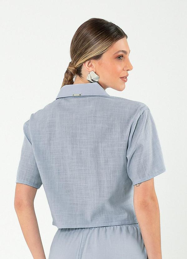 Cativa - Camisa Cropped Gola Polo em Algodão Azul Claro 2