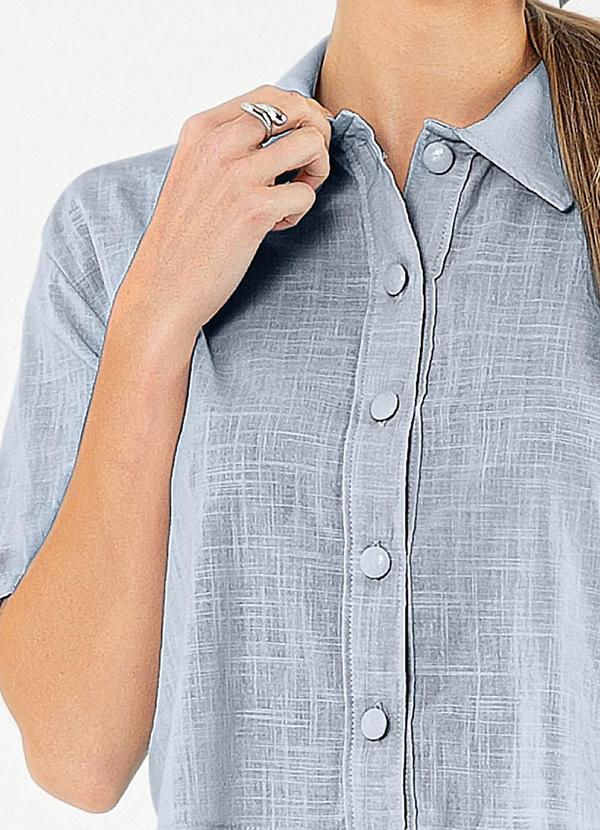 Cativa - Camisa Cropped Gola Polo em Algodão Azul Claro 3