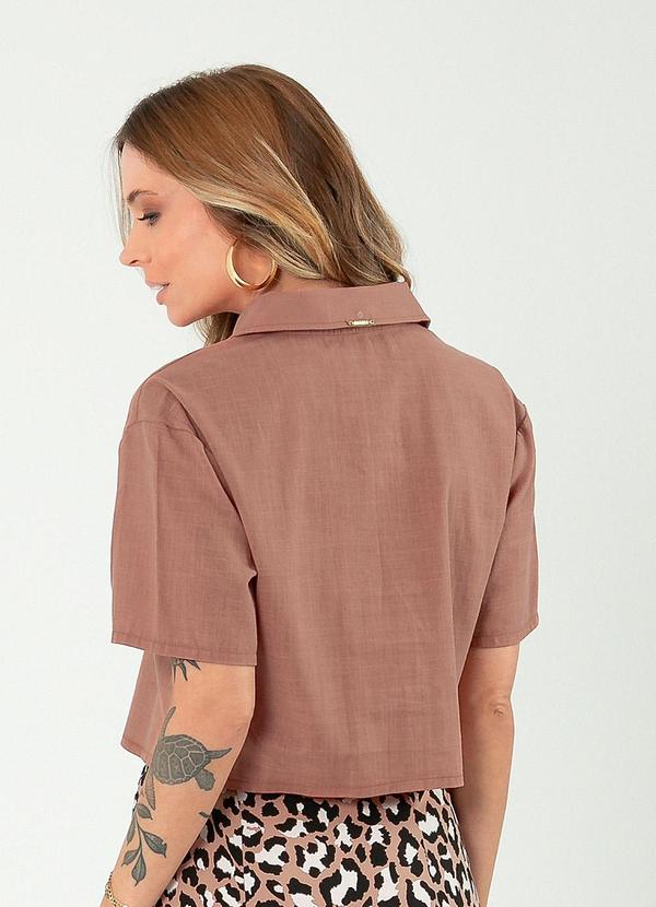 Cativa - Camisa Cropped Gola Polo em Algodão Marrom 3