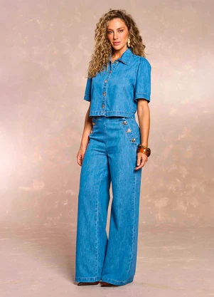 Doce Trama - Camisa Cropped Soft Garden em Jeans Azul - DOCE TRAMA
