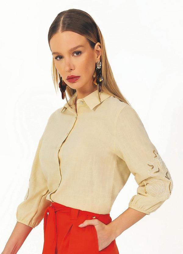 Gris - Camisa Feminina com Bordado Bege