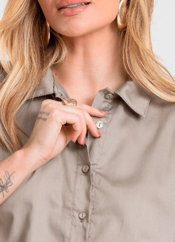 Dianna - Camisa Feminina em Tecido Plano Cinza 4