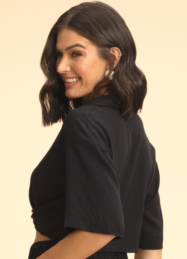 Doce Trama - Camisa Manga Curta com Transpasse Preto 2