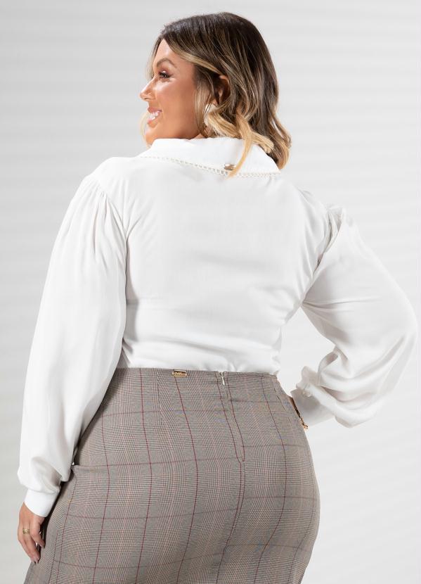 Quintess - Camisa Branca com Detalhe em Renda na Gola 7