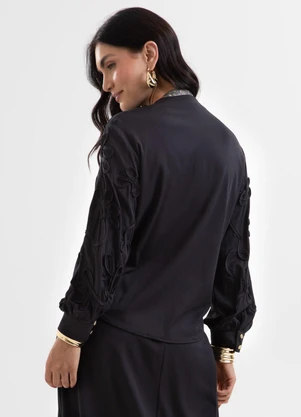 Cativa - Camisa em Viscose com Bordado em Cordel Preto - CATIVA
