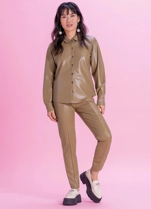 Marialícia - Camisa Feminina Marrom - MARIALÍCIA