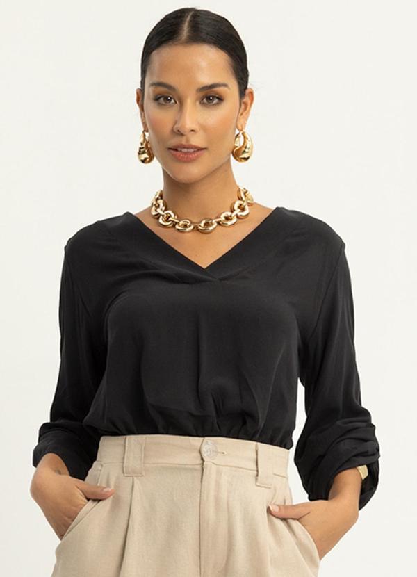 Lunender - Camisa Lisa Manga 3/4 Martingale Decote V Preto