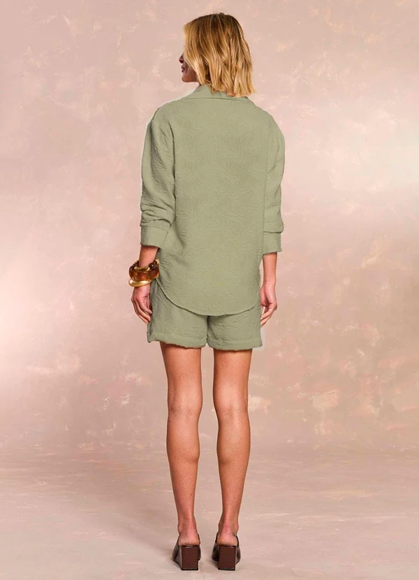 CAMISA SOFT GARDEN EM GEOMETRIC FLOW VERDE - DOCE TRAMA