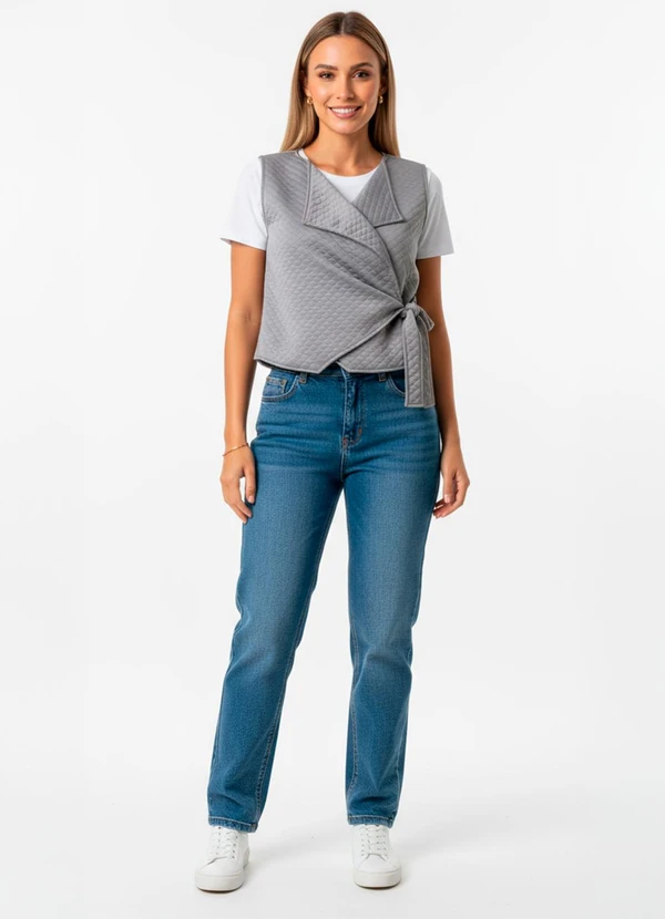 Quintess - Colete Cinza em Malha Matelassê Transpassado com Ajuste Lateral 10