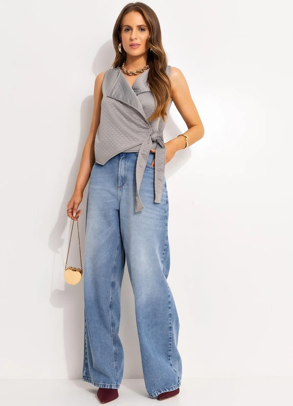 Quintess - Colete Cinza em Malha Matelassê Transpassado com Ajuste Lateral 14