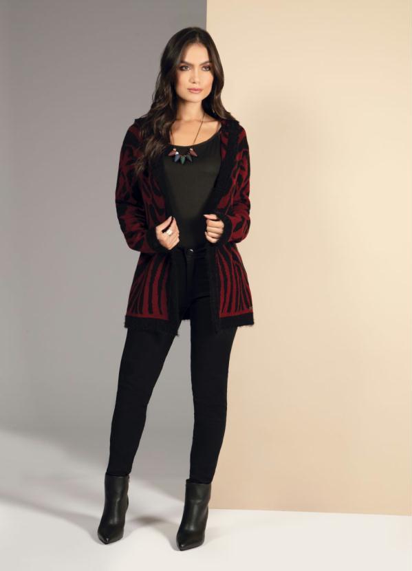 Quintess - Casaco em Tricô Listrado Preto e Bordô com Toca 3