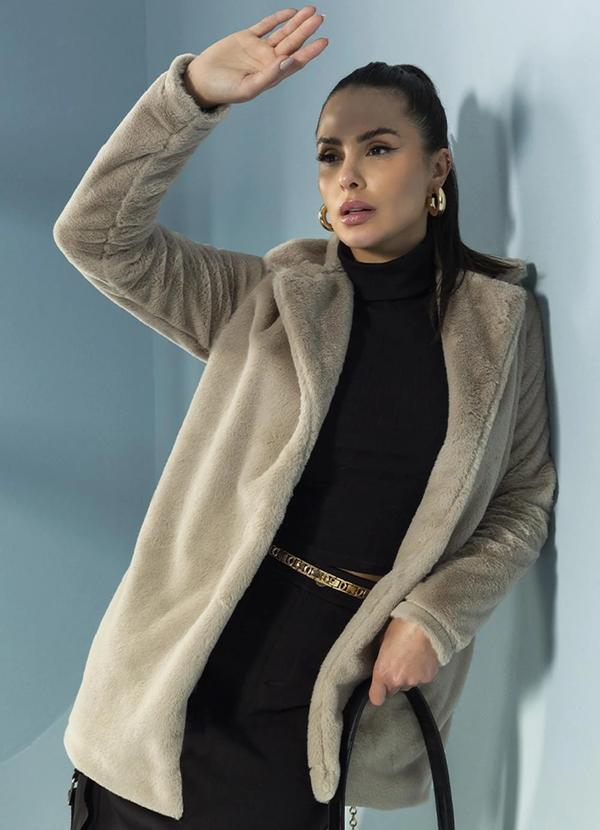Gris - Casaco Feminino Peluciado com Forro Bege