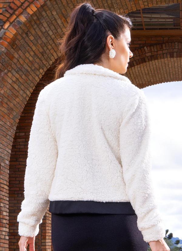 Quintess - Casaco Teddy Off White em Pelo Sintético 10