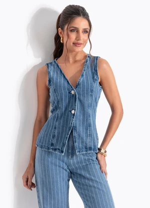 Quintess - Colete Azul Claro em Jeans Maquinetado - QUINTESS