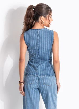 Quintess - Colete Azul Claro em Jeans Maquinetado - QUINTESS