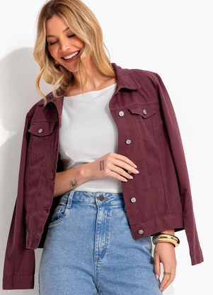 Quintess - Jaqueta Jeans Vinho com Modelagem Ajustada e Bolsos Frontais - QUINTESS