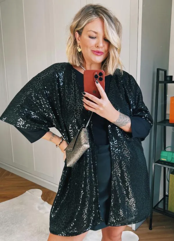 Quintess - Kimono em Paetê Preto com Mangas Curtas