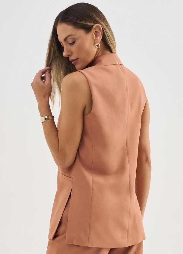 Principessa - Colete Alongado de Alfaiataria em Viscose Camel Crislene 2