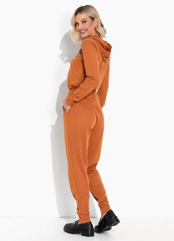 Moda Pop - Conjunto Caramelo e Verde com Recortes e Capuz 2