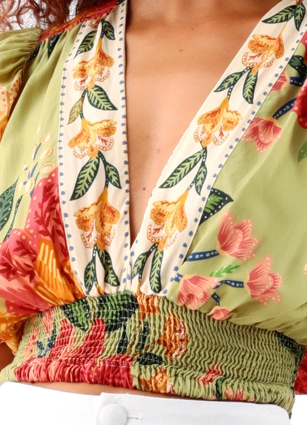 Farm - Blusa Cropped Arara em Flor 6