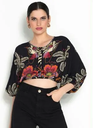 Farm - Blusa Cropped de Viscose Jardim Clássico Preto - FARM