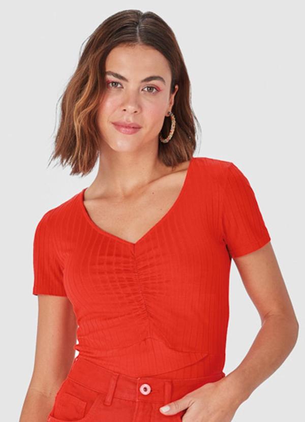 Malwee - Blusa Cropped em Malha Canelada Vermelha
