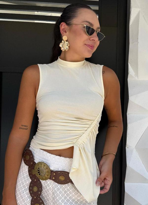 Choyee - Blusa Cropped Manga Assimétrica Cotton Amarelo