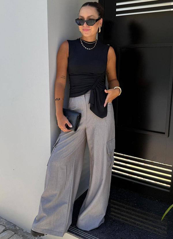 Choyee - Blusa Cropped Manga Assimétrica em Cotton Preto 3