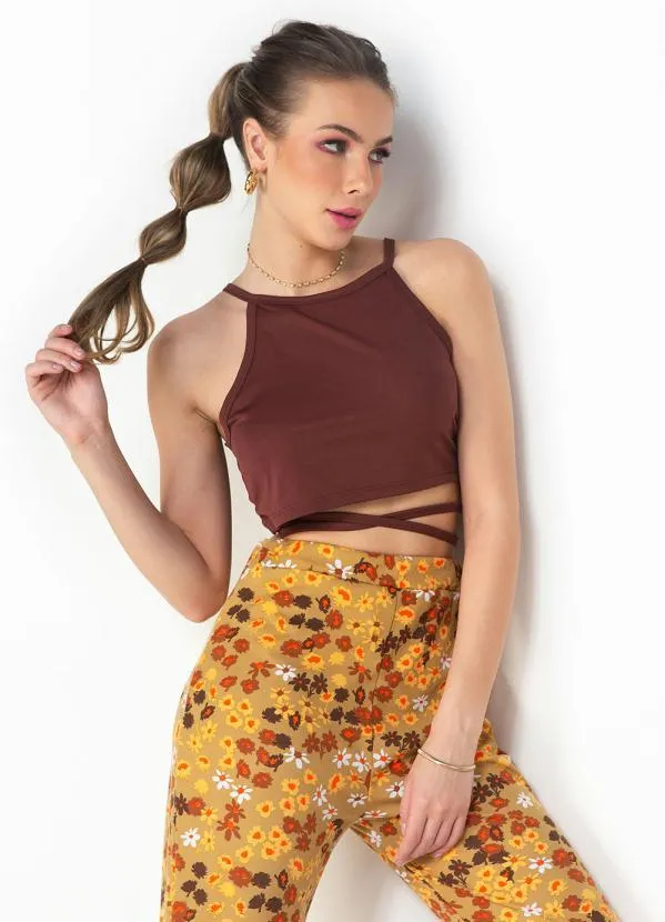 Moda Pop - Cropped Marrom com Decote Trapézio e Amarração