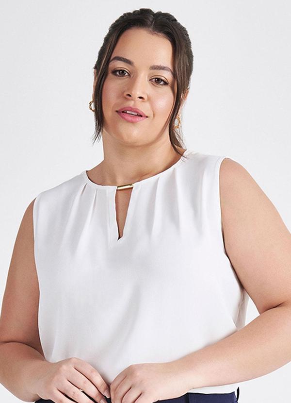 Principessa - Regata Feminina Off White com Decote V Suzana 5