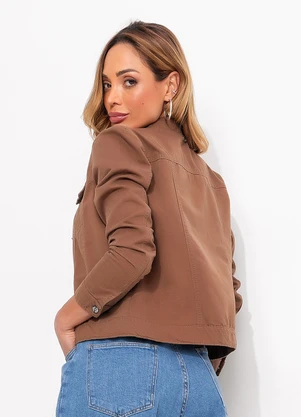 Quintess - Jaqueta Jeans Marrom Canela em Sarja 100% Algodão com Bolsos - QUINTESS