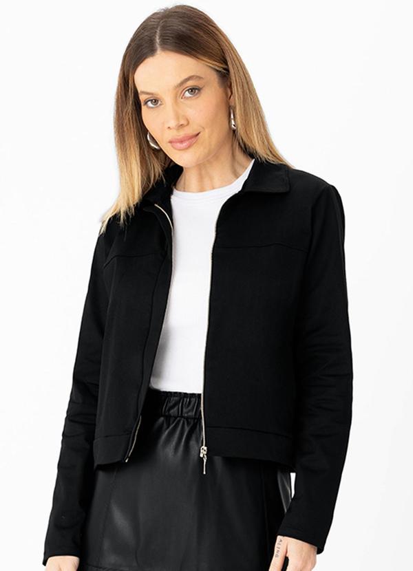 Enfim - Jaqueta Ampla Acetinada com Floral Preto