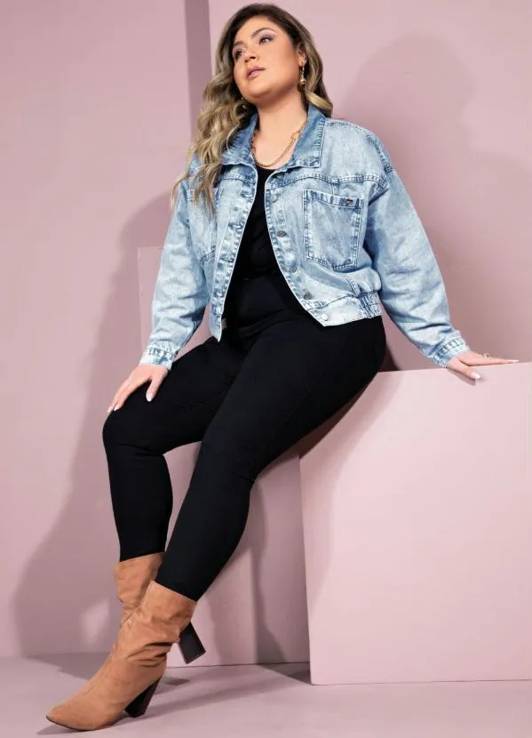 Quintess - Jaqueta Bomber Oversized Jeans Claro com Bolsos 9