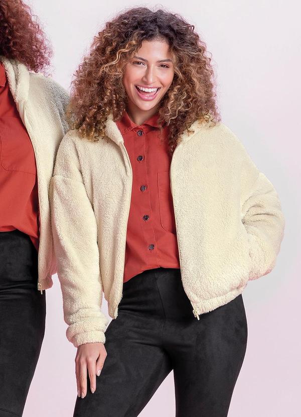 Marialícia - Jaqueta Feminina em Pelo Bege