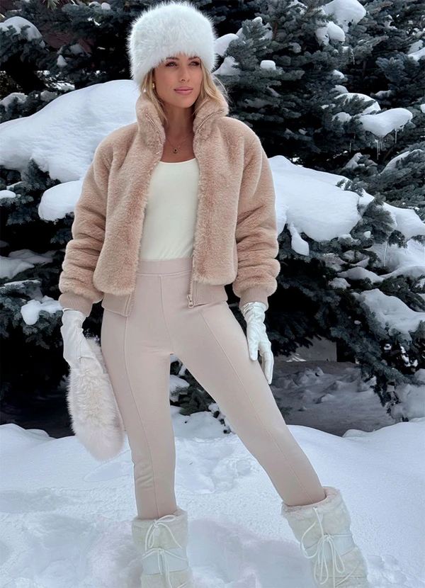 Hiatto Confecção - Jaqueta Feminina em Pelo Bege 2