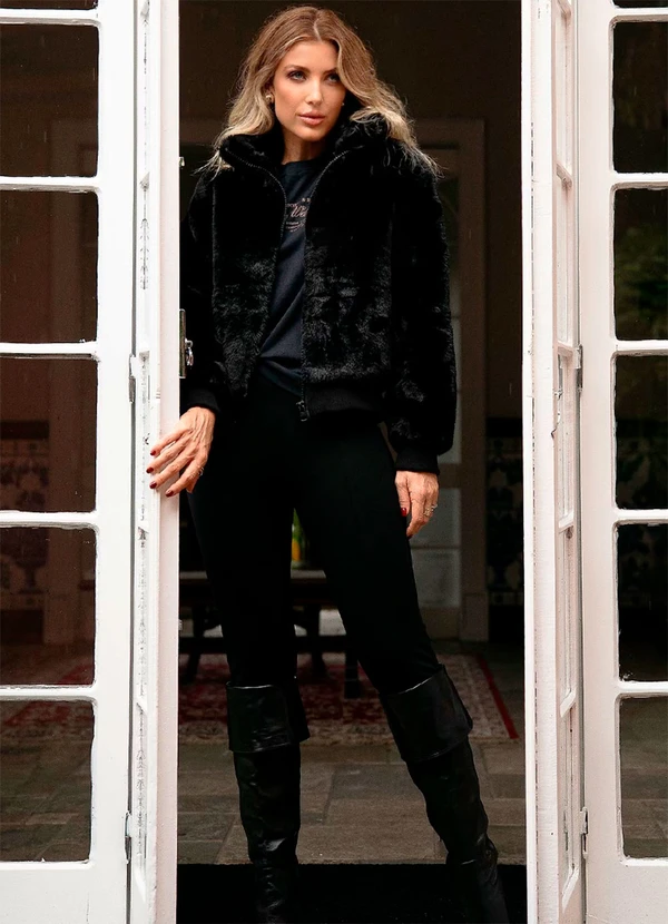 Hiatto Confecção - Jaqueta Feminina em Pelo Preto 3