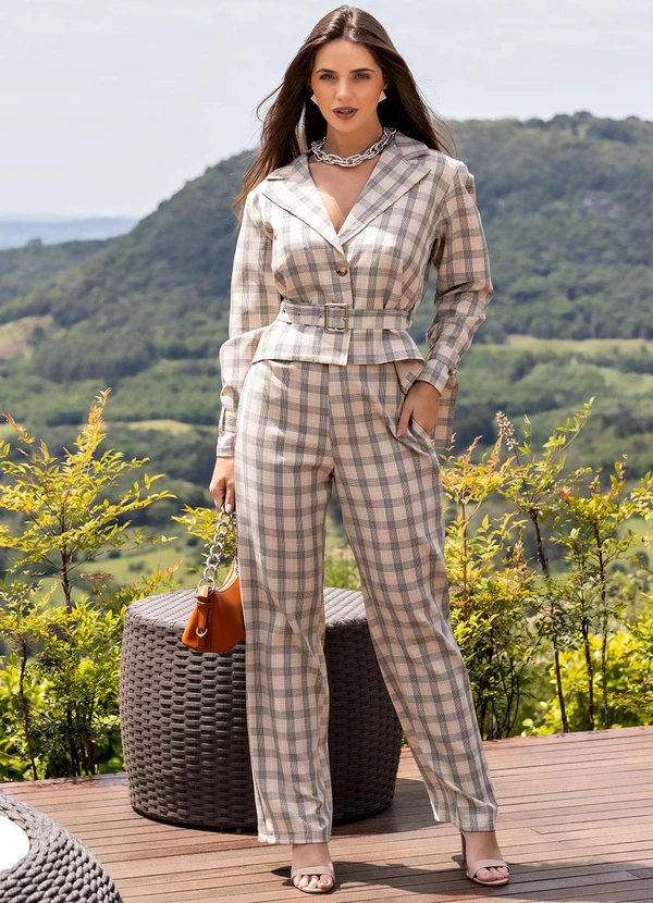 Quintess - Jaqueta Xadrez Bege em Alfaiataria com Cinto e Fivela 11