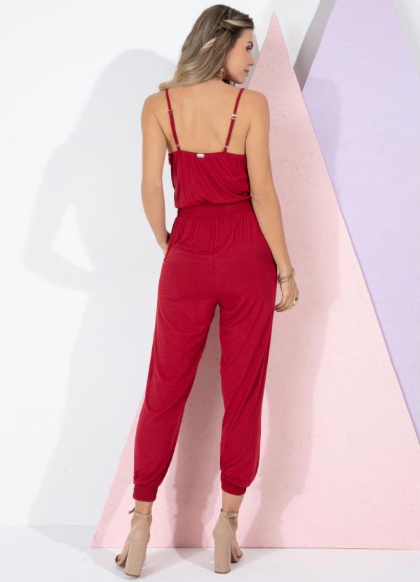 Quintess - Macacão Bordô com Decote Degagê e Bolsos 2