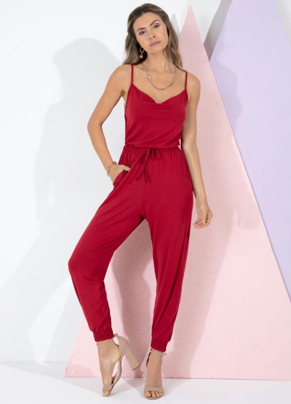 Quintess - Macacão Bordô com Decote Degagê e Bolsos 3