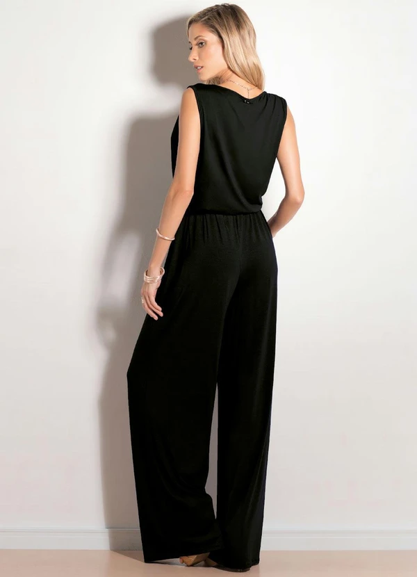 Quintess - Macacão com Decote Transpassado Preto e Bolsos 2