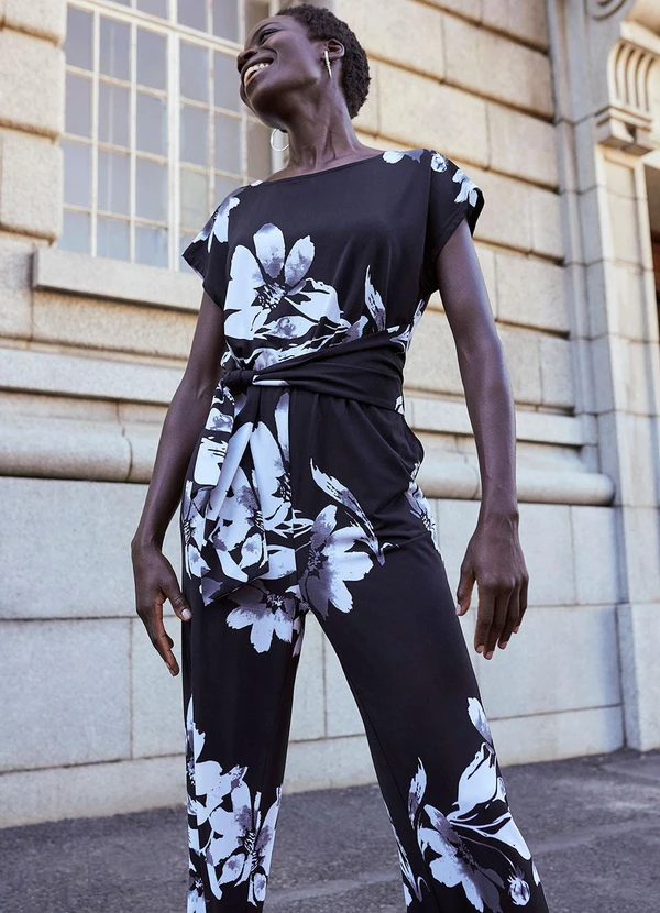 bonprix - Macacão Floral Dark em Malha Fria 5