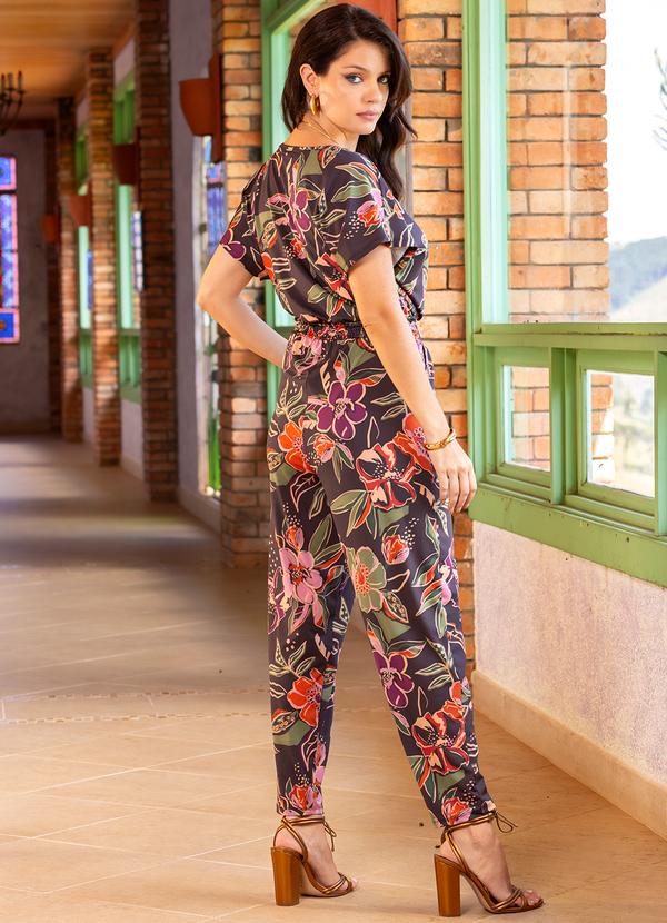 Quintess - Macacão Floral Expressionista em Malha Fria 2