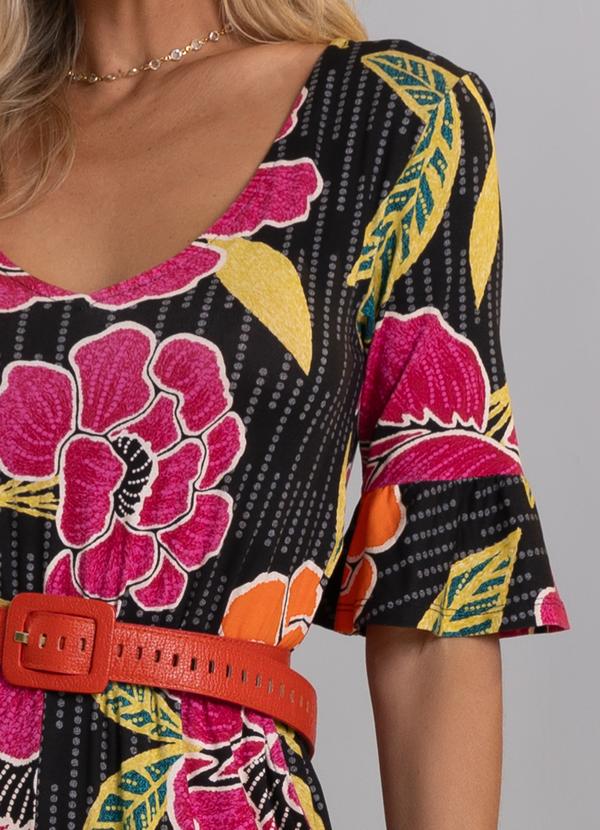 Quintess - Macacão Floral Preto em Malha de Viscose 4