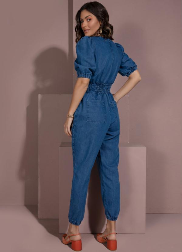 Quintess - Macacão Jeans Médio Decote Transpassado e Bolsos 2