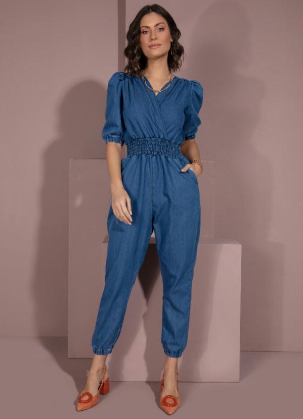 Quintess - Macacão Jeans Médio Decote Transpassado e Bolsos 3