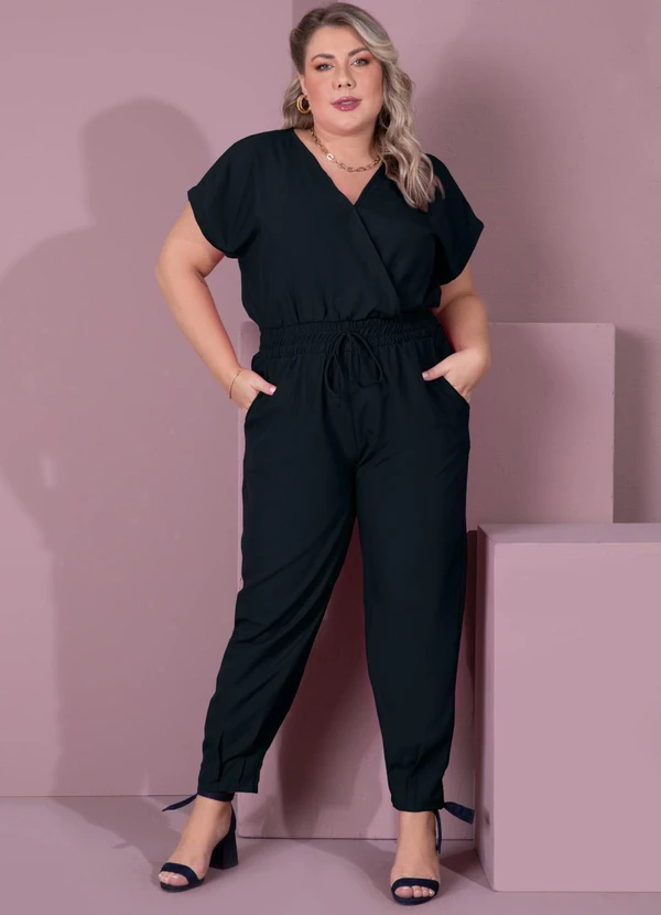 Quintess - Macacão Longo Preto Acinturado com Bolsos 10