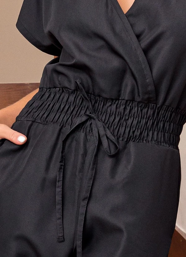 Quintess - Macacão Longo Preto Acinturado com Bolsos 4