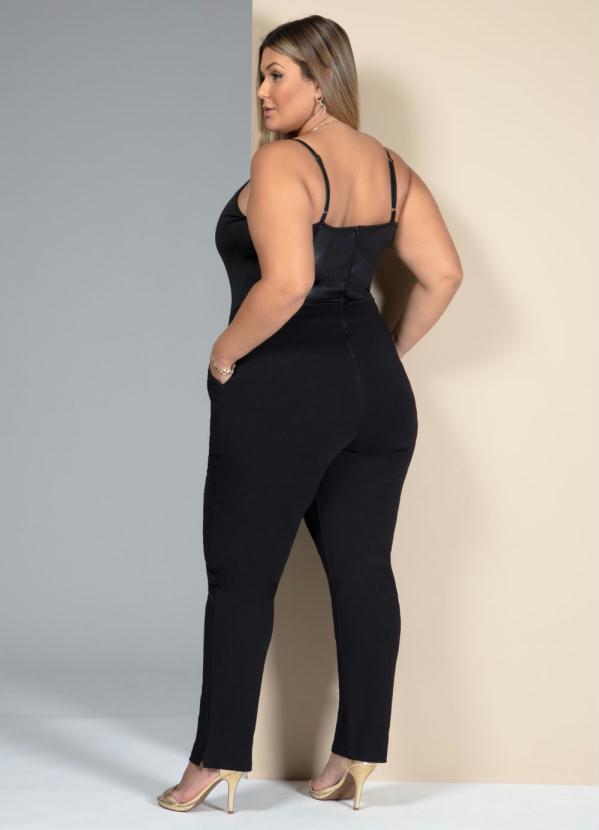 Quintess - Macacão Preto com Decote Transpassado e Bolsos 4