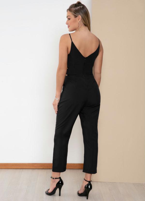 Quintess - Macacão Preto com Recortes Laterais e Bolsos 2