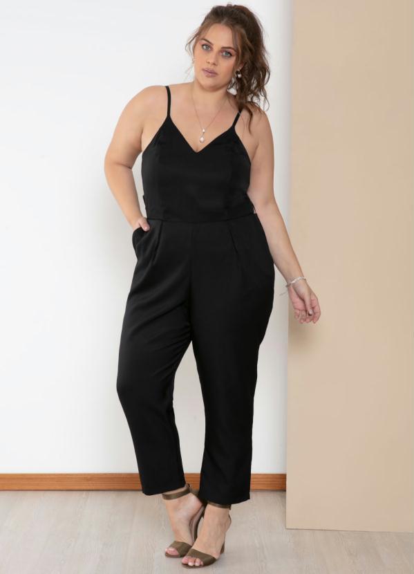 Quintess - Macacão Preto com Recortes Laterais e Bolsos 4